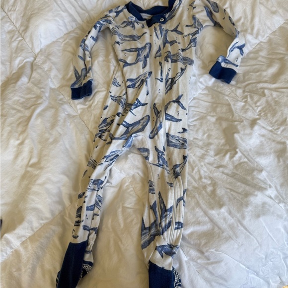 Burt’s Bees Whale Print Baby Onesie - Picture 3 of 4